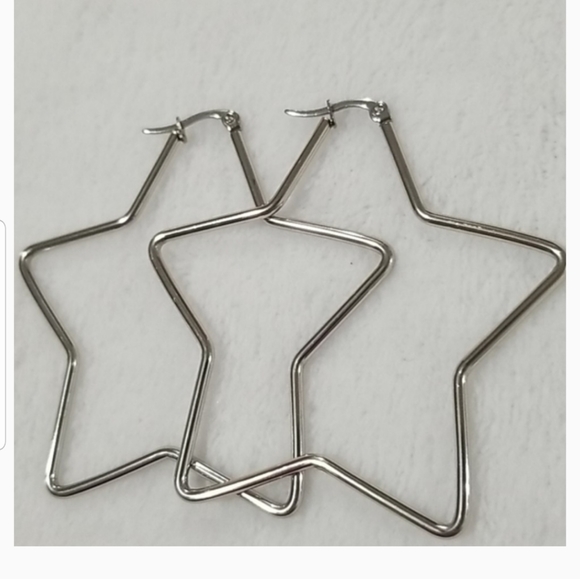 🔴🆕️ Star Earrings Hoops - Picture 6 of 11